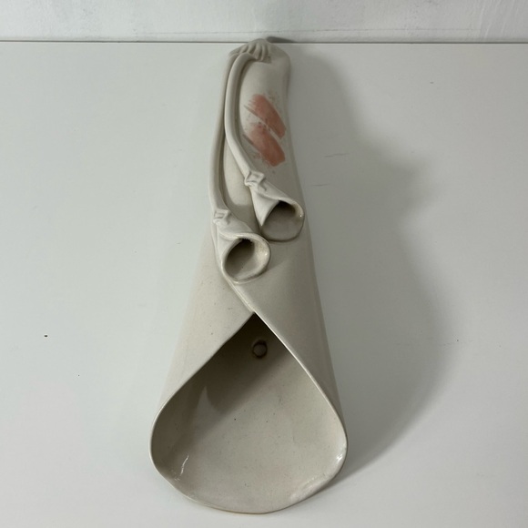 HILBORN Canada Wall Pocket Vase Lily Art Pottery Rose Pink Signed Vintage - Picture 4 of 7